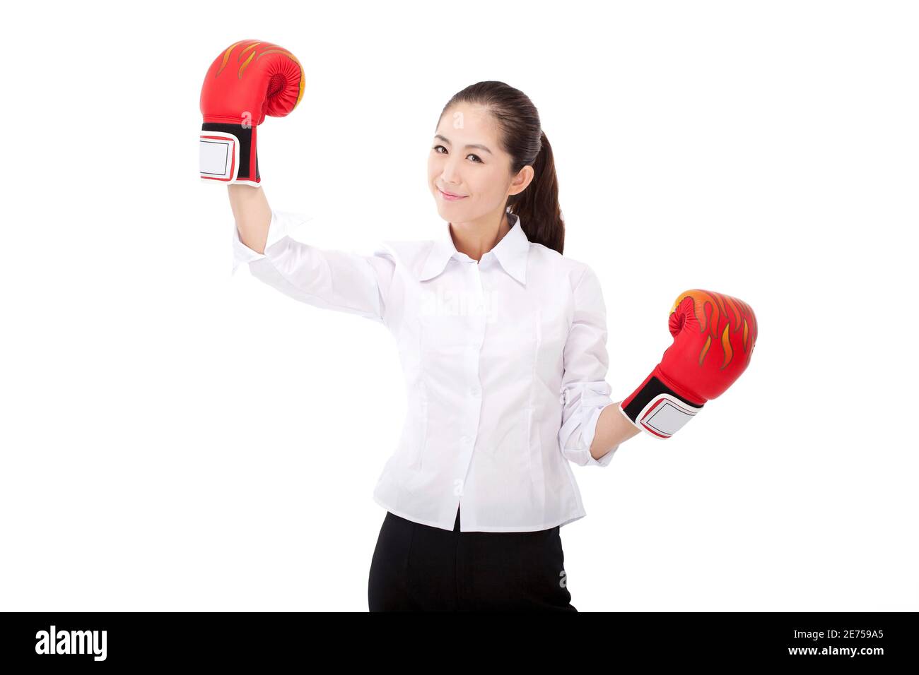 Femme d'affaires avec gants de boxe photo de haute qualité Banque D'Images