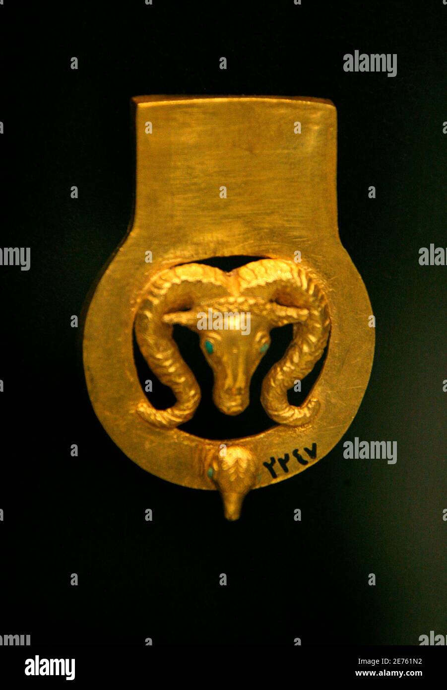 Une boucle de ceinture dorée de l'époque romaine est exposée au Musée  national de Damas le 19 novembre 2007. Ce mois-ci, le musée présente  l'exposition « sea of Gold », qui présente