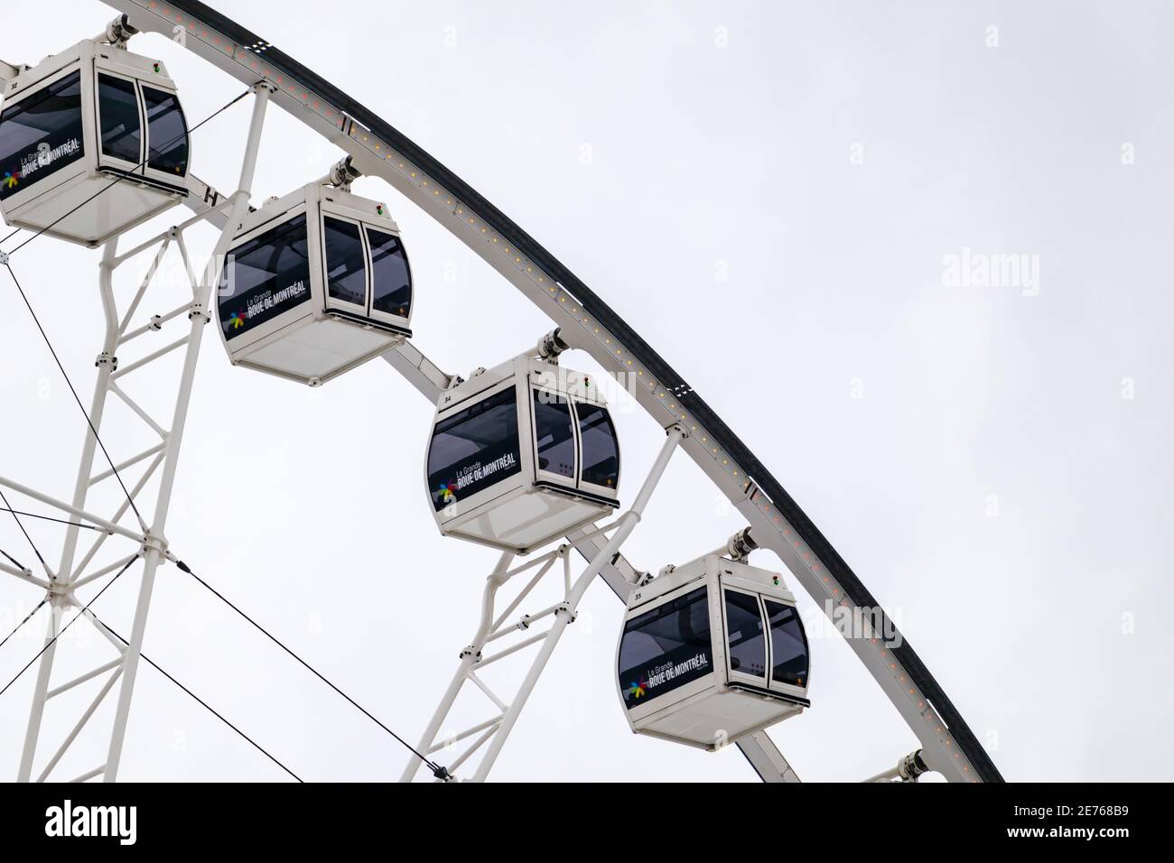 Montréal, Québec, Canada - le 2 janvier 2020 : unités de télécabines pour passagers sur la Grande roue de Montréal, une grande grande roue de 60 mètres dans le Vieux-Port de Montréal Banque D'Images