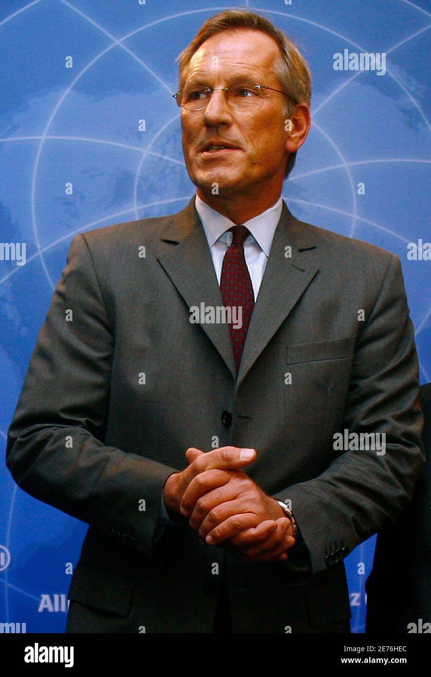 Michael Diekmann, PDG du plus grand assureur européen Allianz se, arrive à Munich le 26 février 2009 pour la conférence de presse annuelle de l'entreprise. REUTERS/Alexandra Beier (ALLEMAGNE) Banque D'Images