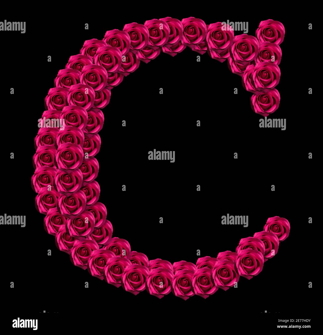 Concept romantique image d'une lettre majuscule C faite de roses rouges. Isolé sur fond noir. Élément de conception pour l'amour ou les thèmes de Saint-Valentin Banque D'Images Concept romantique image d'une lettre majuscule C faite de roses rouges. Isolé sur fond noir. Élément de conception pour l'amour ou les thèmes de Saint-Valentin Banque D'Images