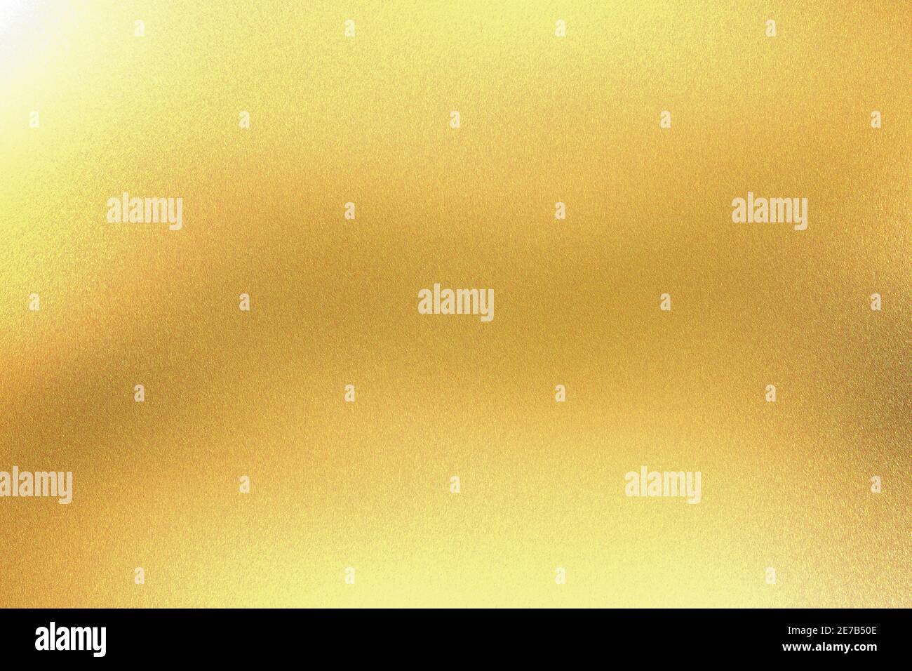 Lumière brillante sur un mur métallique à paillettes jaune avec espace pour les copies, arrière-plan à texture abstraite Banque D'Images