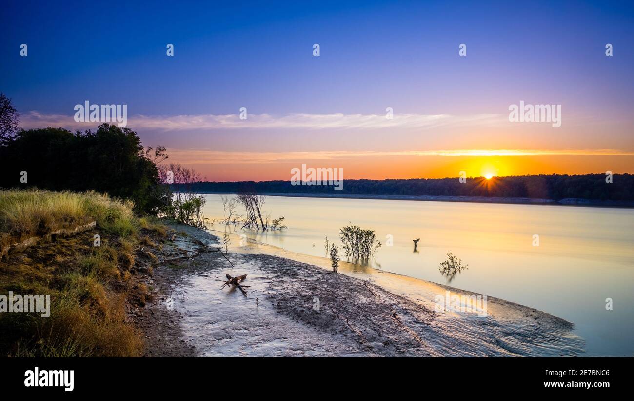 Vue au lever du soleil sur la rivière South Alligator dans le parc national de Kakadu Banque D'Images