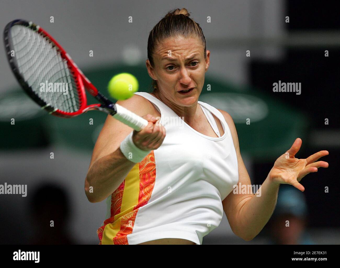 Mary Pierce of France hits a forehand to Nicole Pratt of Australia at the Australian  Open tennis tournament in Melbourne January 17, 2006. REUTERS/Tim Wimborne  Photo Stock - Alamy