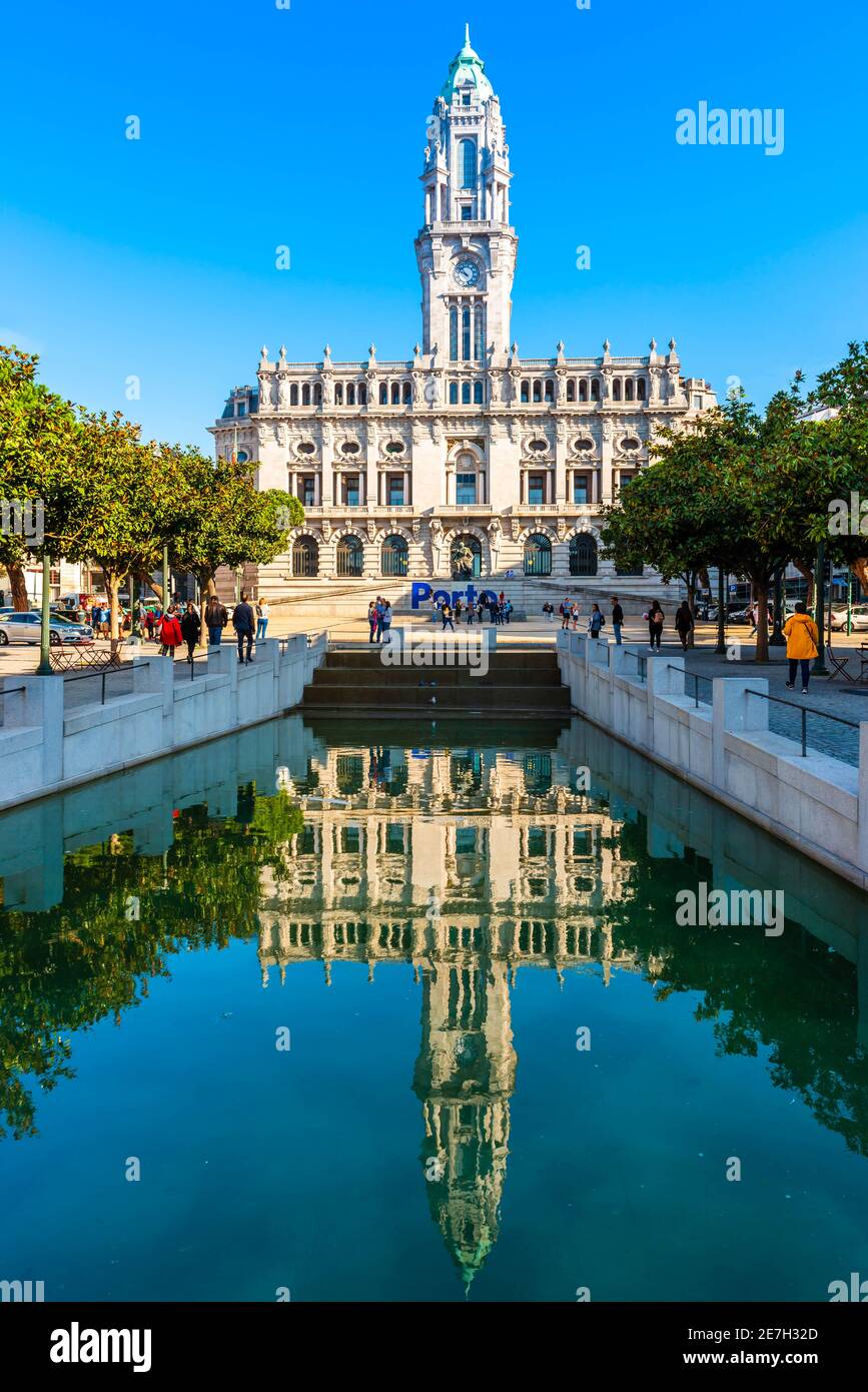Place de la liberté de l'hôtel de ville à Porto, Portugal Banque D'Images