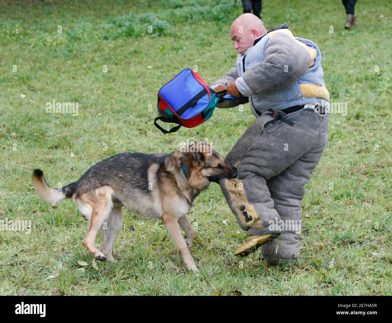 BRU62150 Personnage de Police avec son chien 