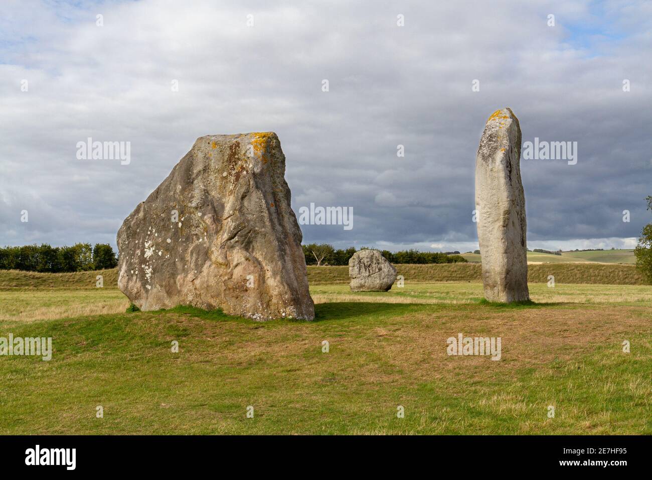 Quelques pierres qui composent le cercle intérieur du site des cercles de pierres et de Henge d'Avebury, Wiltshire, Angleterre. Banque D'Images