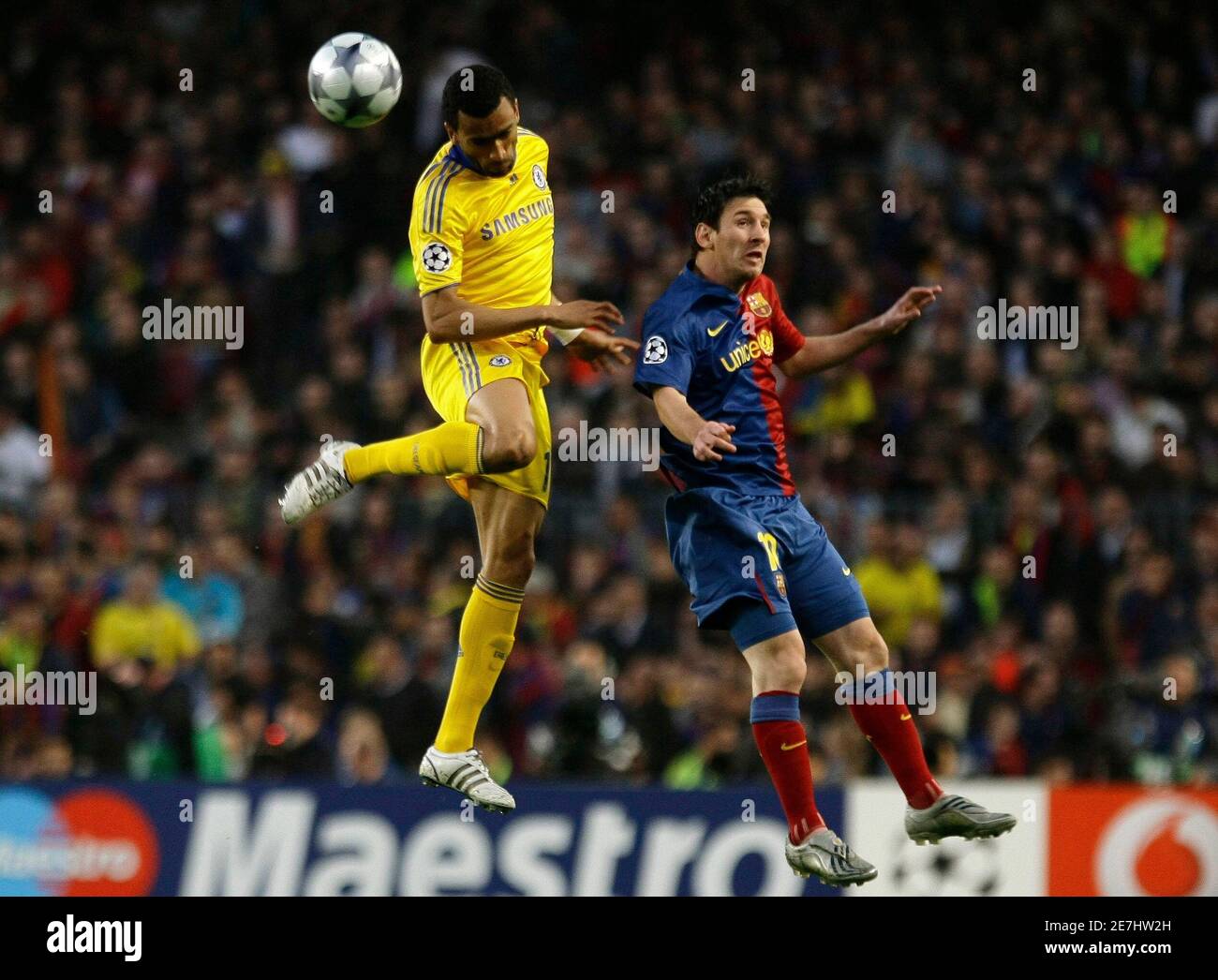 Barcelona S Lionel Messi R And Chelsea S Jose Bosingwa Fight For The Ball During Their Champions League Semi Final First Leg Soccer Match In Barcelona April 28 09 Reuters Gustau Nacarino Spain Sport Soccer Photo