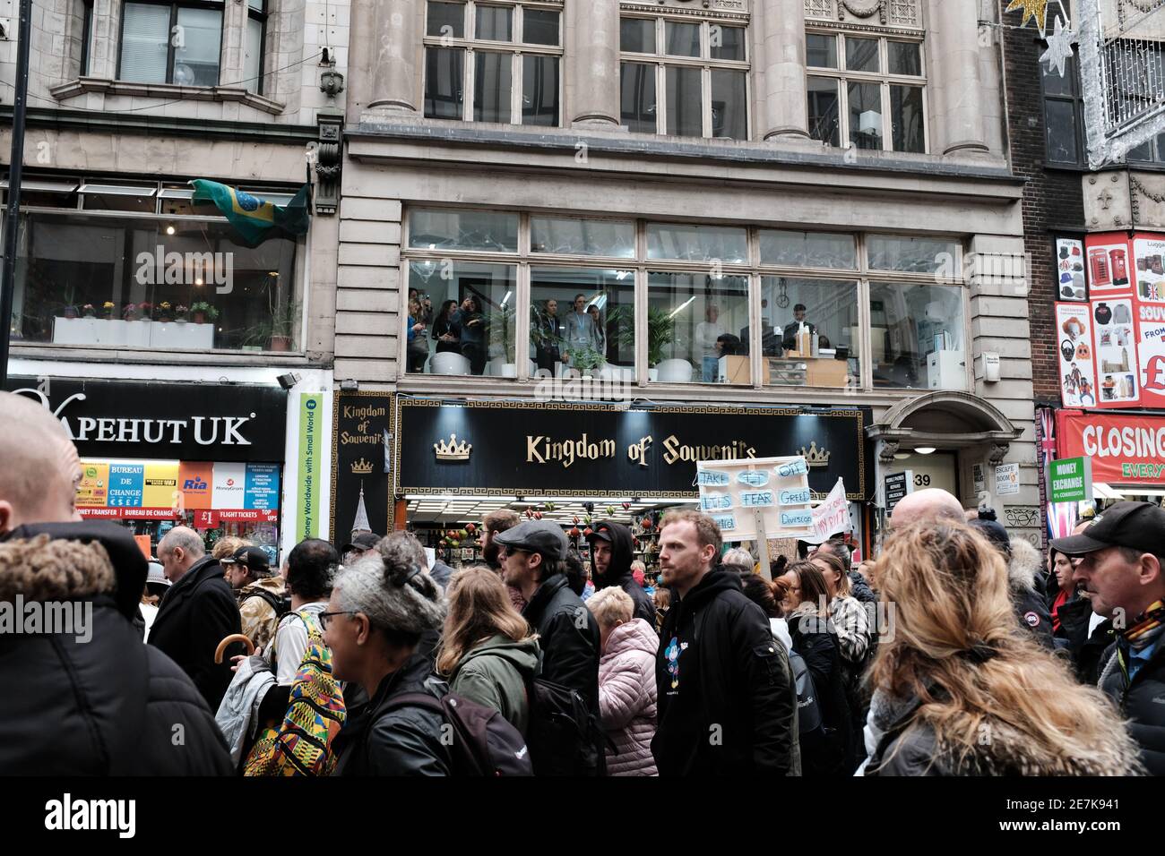LONDRES, LE 24 OCTOBRE 2020 : manifestation anti-verrouillage dans le centre de Londres en réponse aux nouvelles restrictions de verrouillage des gouvernements concernant le virus. Banque D'Images