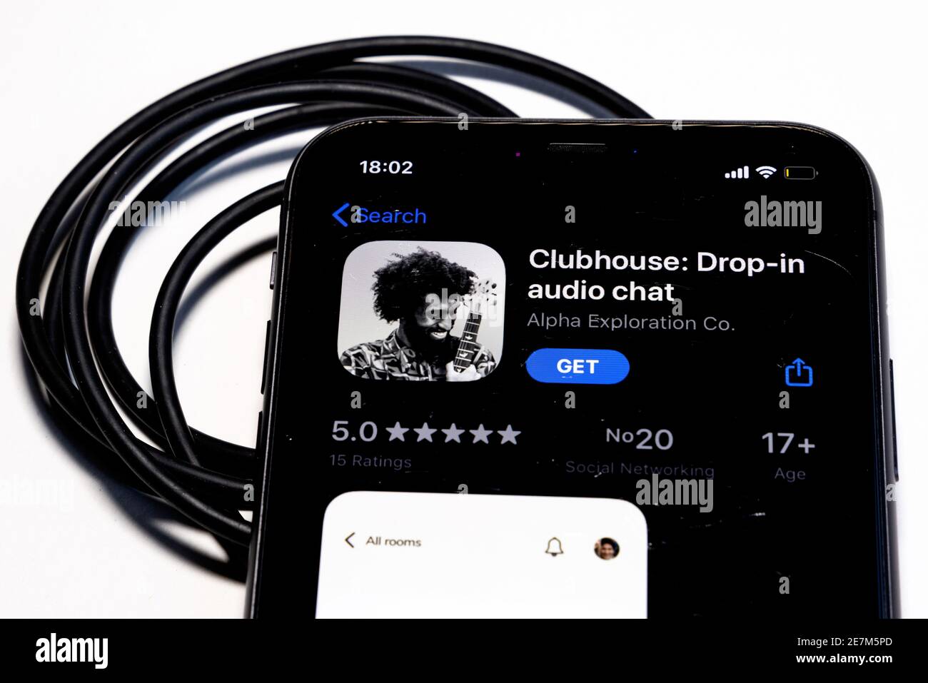 Vue de l'application Clubhouse sur le smartphone, controverse 2021 qui se cache derrière l'application social. DROP du pavillon dans la vue de l'application de discussion audio Banque D'Images