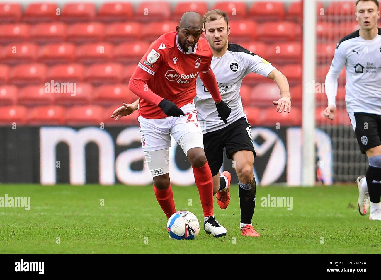 Nottingham, Royaume-Uni. 30 janvier 2021. NOTTINGHAM, ANGLETERRE. 30 JANV. Samba Sow (21) de la forêt de Nottingham en action pendant le match de championnat Sky Bet entre la forêt de Nottingham et Barnsley au City Ground, Nottingham, le samedi 30 janvier 2021. (Credit: Jon Hobley | MI News) Credit: MI News & Sport /Alay Live News Banque D'Images