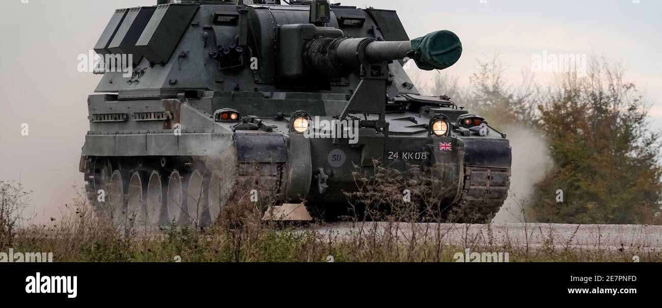 Armée britannique militaire AS90 (AS-90 Braveheart Gun Equipment 155mm L131) blindé obusier autopropulsé formant des équipages Ukraniens au Royaume-Uni Banque D'Images