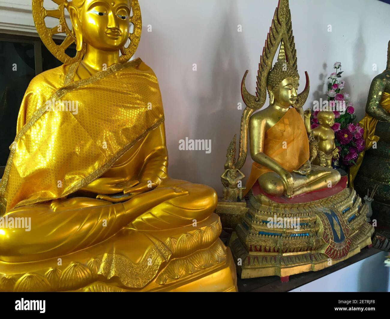 statues de bouddha d'or en thaïlande Banque D'Images
