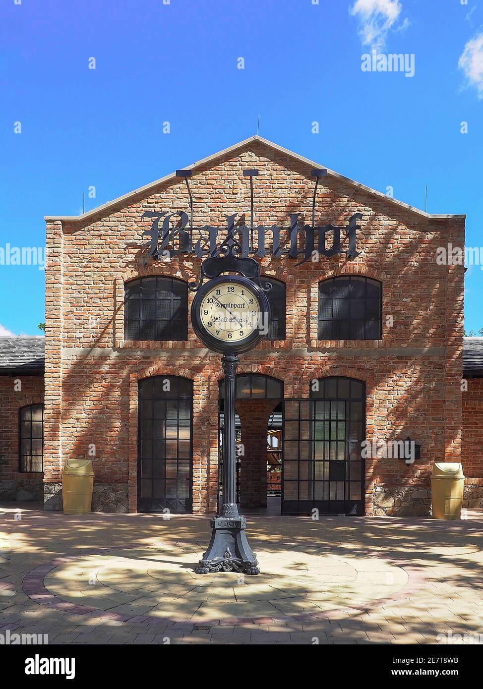 ST. MARGARETHEN, AUTRICHE - 8 juin 2017 : gare, attraction à Familypark, parc d'attractions de la région de Burgenland. Banque D'Images