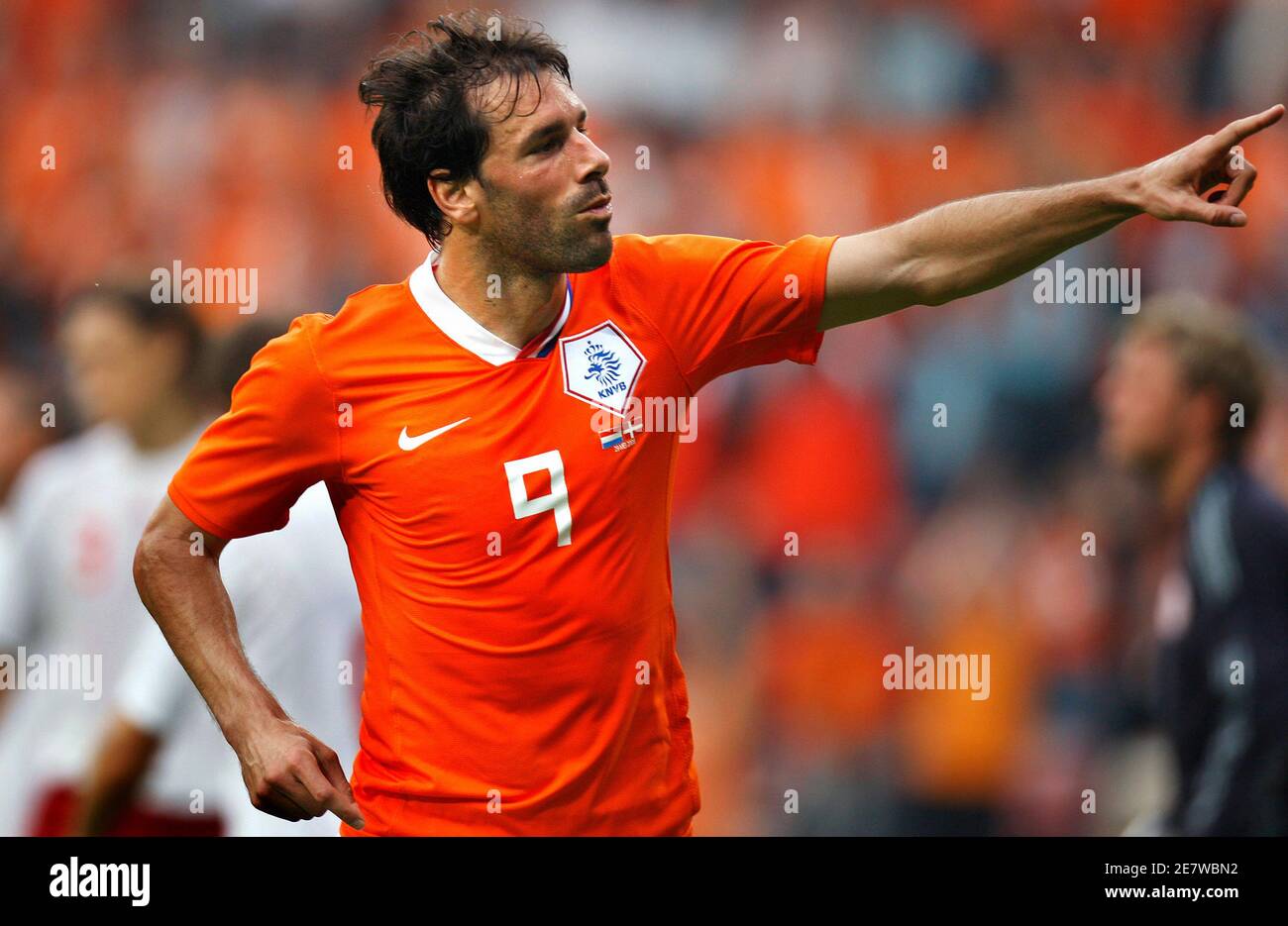 L'attaquant néerlandais Ruud van Nistelrooy célèbre son premier but contre  le Danemark lors de son match de football Euro 2008 au stade Phillips  d'Eindhoven le 29 mai 2008. REUTERS/Jerry Lampen (PAYS-BAS Photo