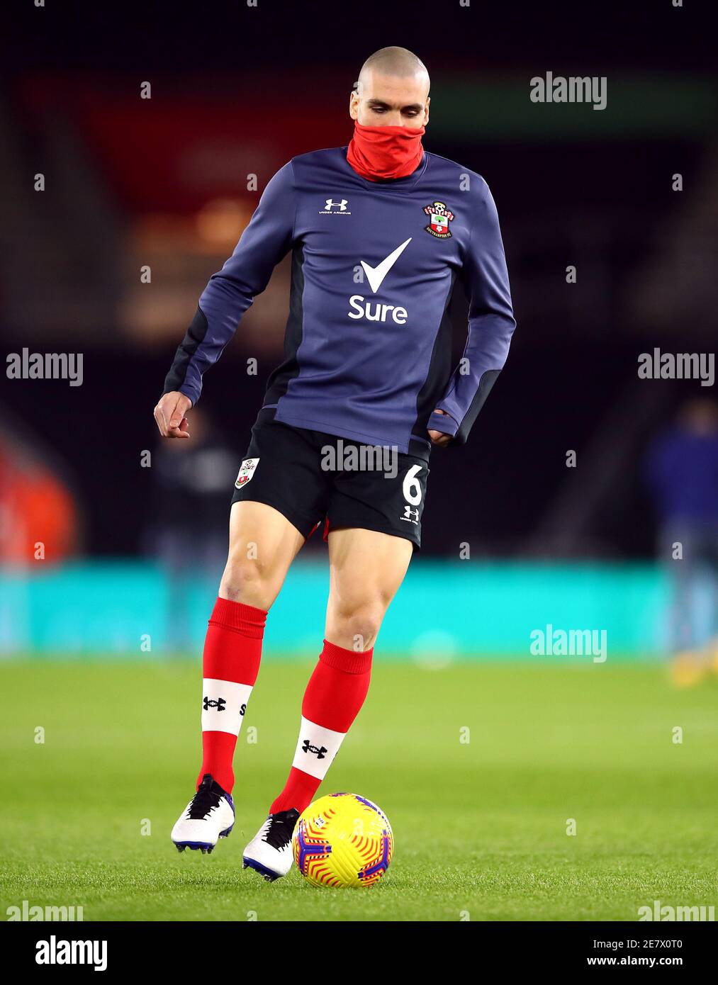 Oriol Romeu de Southampton se réchauffe avant le match de la Premier League au stade St Mary's, à Southampton. Date de la photo: Samedi 30 janvier 2021. Banque D'Images Oriol Romeu de Southampton se réchauffe avant le match de la Premier League au stade St Mary's, à Southampton. Date de la photo: Samedi 30 janvier 2021. Banque D'Images