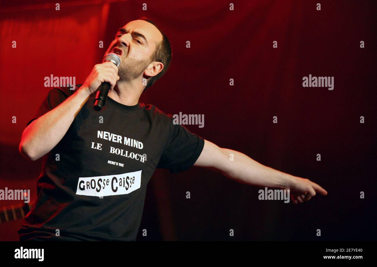 Bruno Solo photographié lors d'un combat musical tenu à la cigale dans le cadre du festival « Paris fait sa Comédie », à Paris, en France, le 30 mars 2007. Photo de Denis Guignebourg/ABACAPRESS.COM Banque D'Images