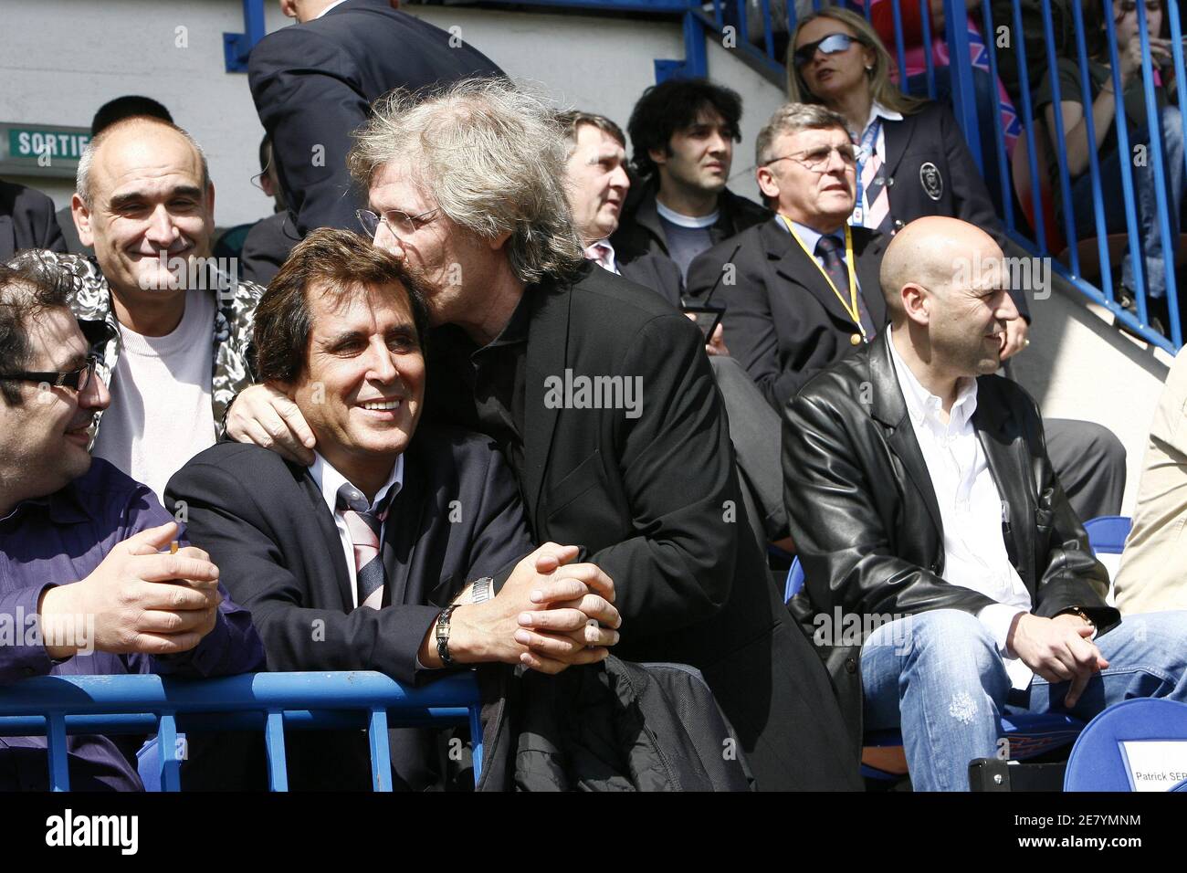 Le président de Stade Francais Max Guazzini et le président de CA Brive  Patrick Sebastien dans le top 14, Stade Francais contre Brive au stade Jean- Bouin à Paris, France, le 7 avril
