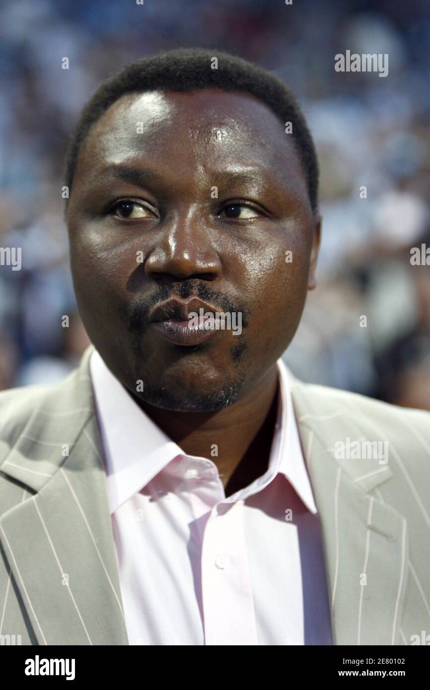 L'entraîneur du FC Nantes, Japhet n'oram, lors de la demi-finale de la coupe française, Olympique Marseille contre Nantes au stade vélodrome de Marseille, France, le 18 avril 2007. Marseille a gagné 3-0. Photo de Christian Liewig ABACAPRESS.COM Banque D'Images