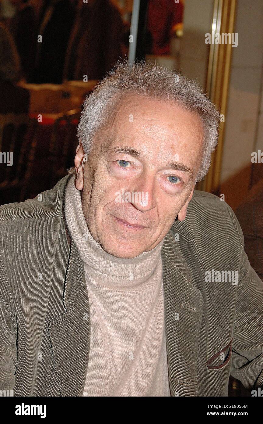 L'acteur français Jean-Pierre Cassel meurt à l'âge de 75 ans. Jean-Pierre Cassel à Paris, France, le 28 novembre 2004. Photo de Denis Guignebourg/ABACAPRESS.COM Banque D'Images