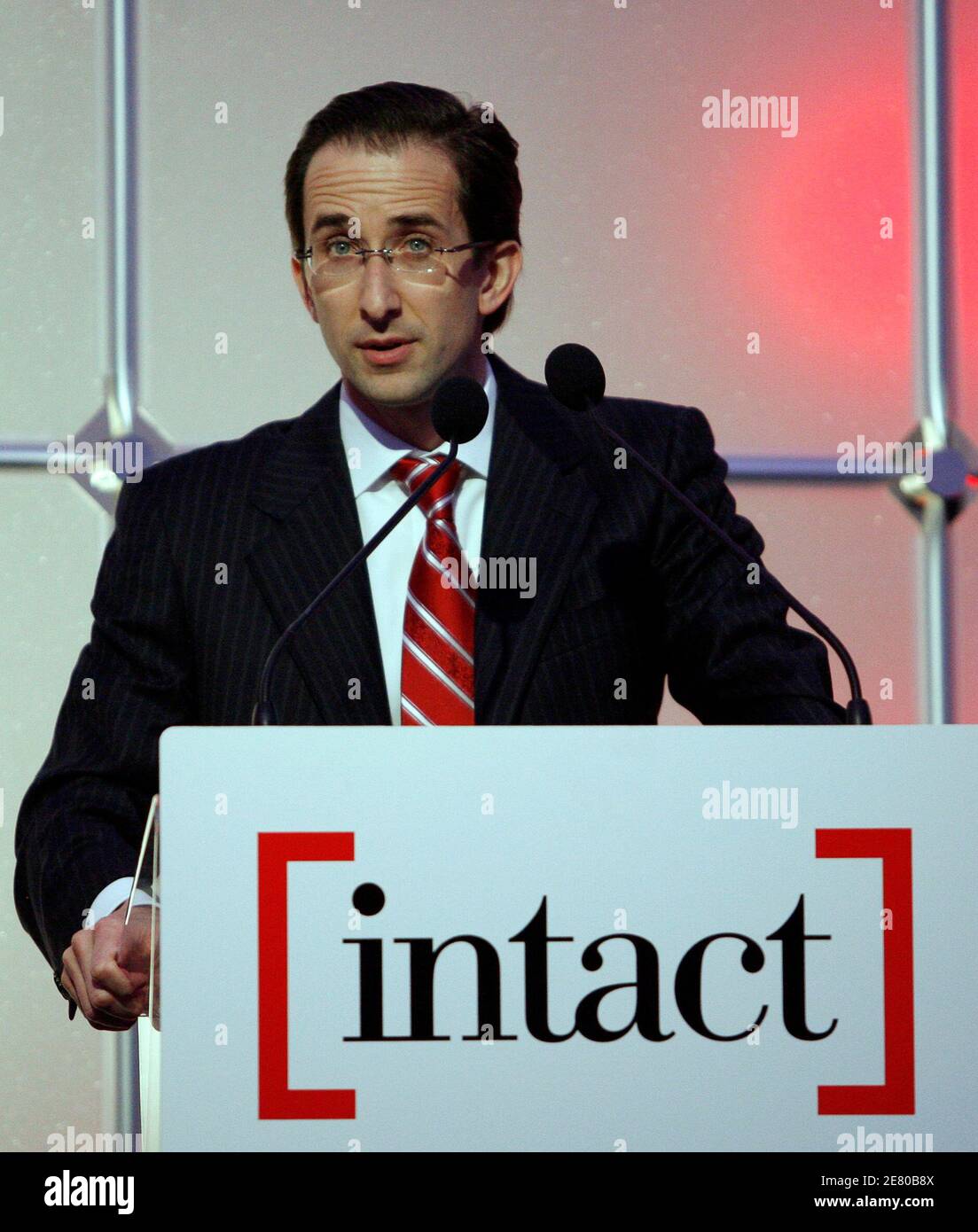 Logo Intact Banque d'image et photos - Alamy