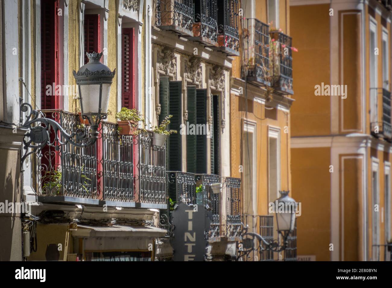 Madrid, die Hauptstadt Spaniens, zeichnet sich durch elegante Boulevards und große, gepplegte Parkanlagen wie den Retiro-Park aus. Banque D'Images