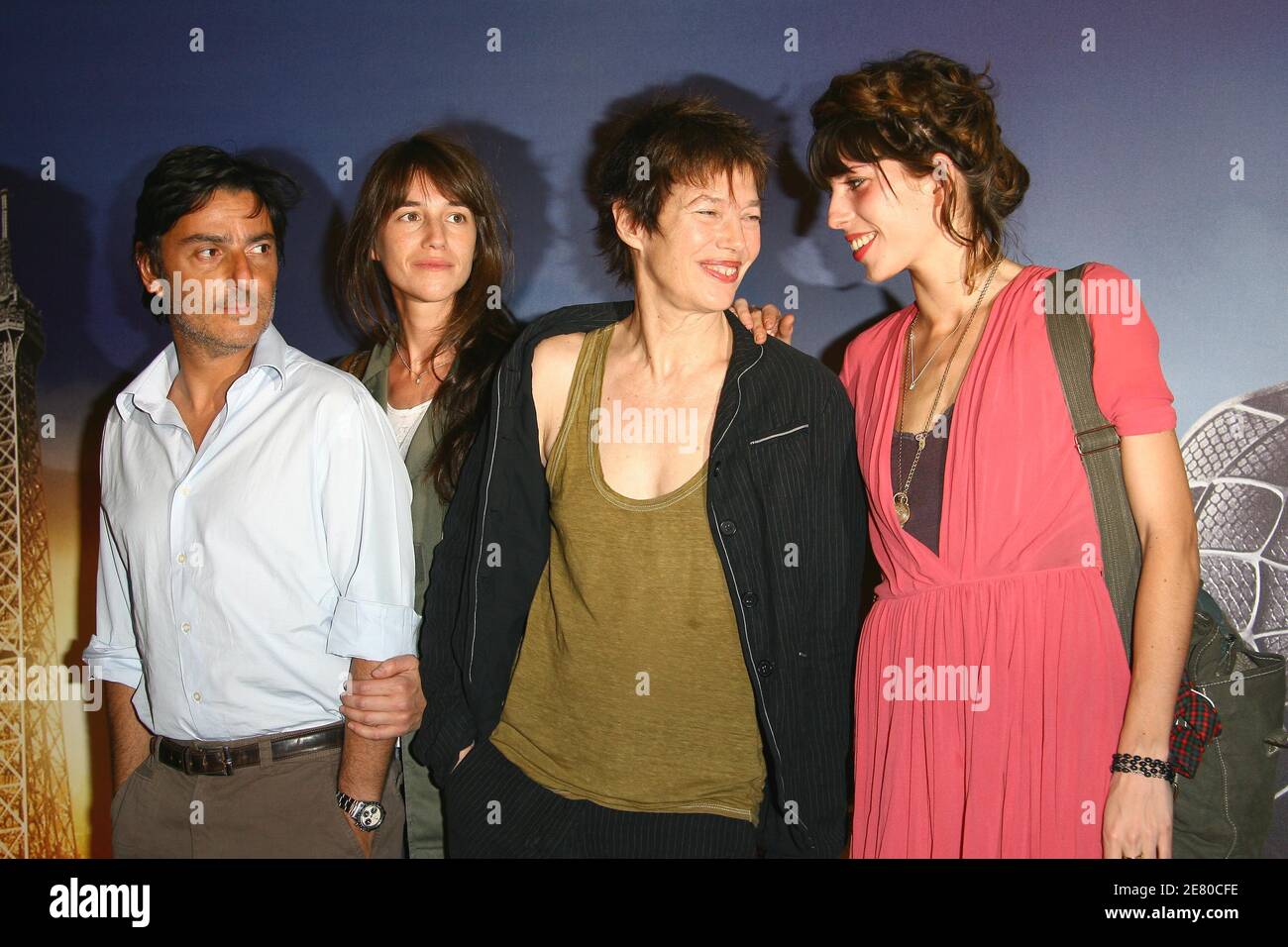 Yvan Attal et sa femme Charlotte Gainsbourg, Jane Birkin et Lou Doillon arrivent à la première de 'Spiderman 3' qui s'est tenue au théâtre du Grand Rex à Paris, en France, le 28 avril 2007. Photo de Khayat-Nebinger/ABACAPRESS.COM Banque D'Images