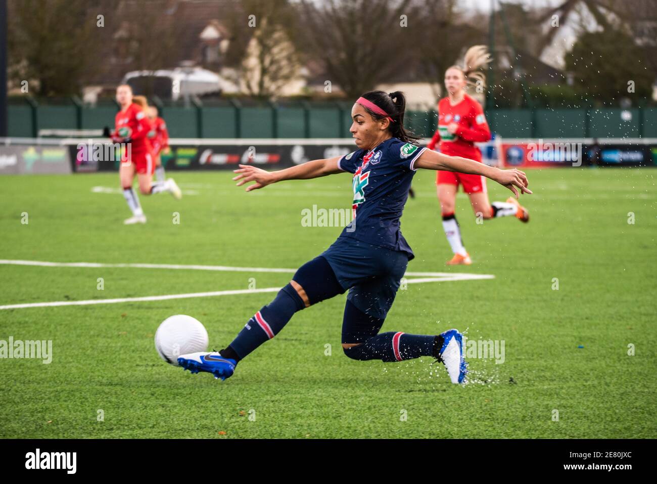 Perle Morroni de Paris Saint Germain contrôle le ballon lors de la coupe de France femmes's, ronde de 32 match de football entre le FC Fleury 91 et Paris Saint-Germain le 30 janvier 2021 au stade Walter Felder de Fleury-Merogis, France - photo Melanie Laurent / A2M Sport Consulting / DPPI / LM Banque D'Images