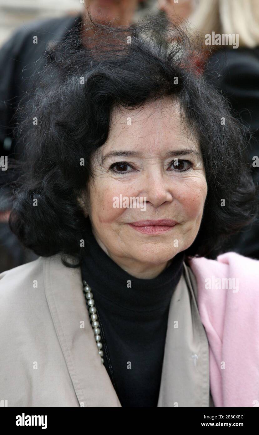 L'actrice Marie-José NAT assiste à l'inauguration du jardin de Marie Trintignant (actrice française décédée en 2003) au Quai des Celestins à Paris, France le 13 mai 2007 photo de Denis Guignebourg/ABACAPRESS.COM Banque D'Images