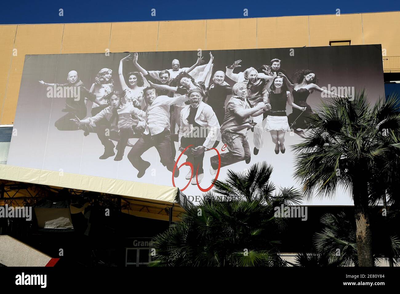 Atmosphère sur la Croisette, un jour avant la cérémonie d'ouverture du 60ème Festival International du film à Cannes, France, le 15 mai 2006. Photo de Hahn-Nebinger-Orban/ABACAPRESS.COM Banque D'Images