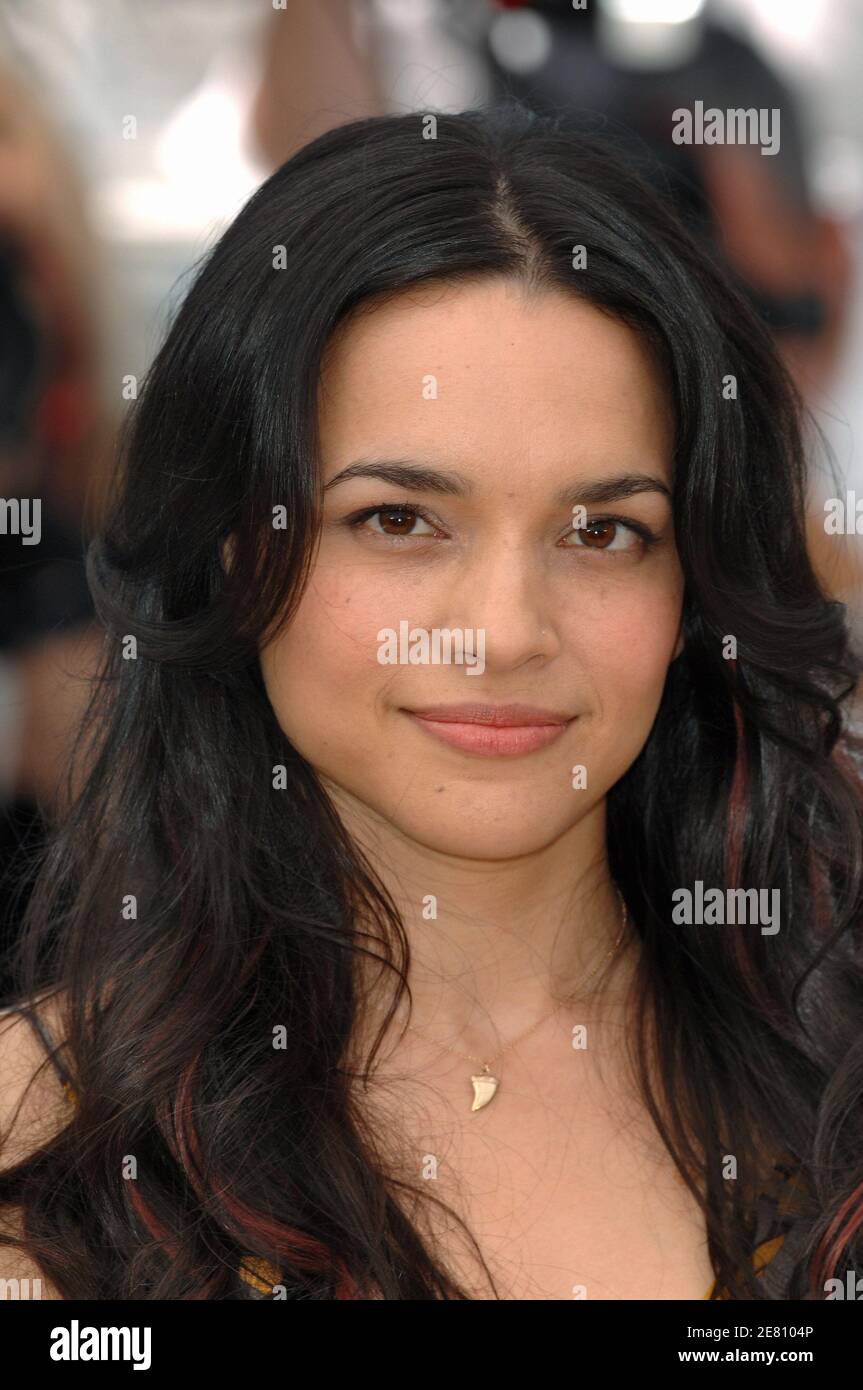 Norah Jones pose pour les médias lors d'un photocall pour « My Blueberry Nights » lors du 60ème Festival International du film à Cannes, France, le 16 mai 2007. Photo de Hahn-Nebinger-Orban/ABACAPRESS.COM Banque D'Images
