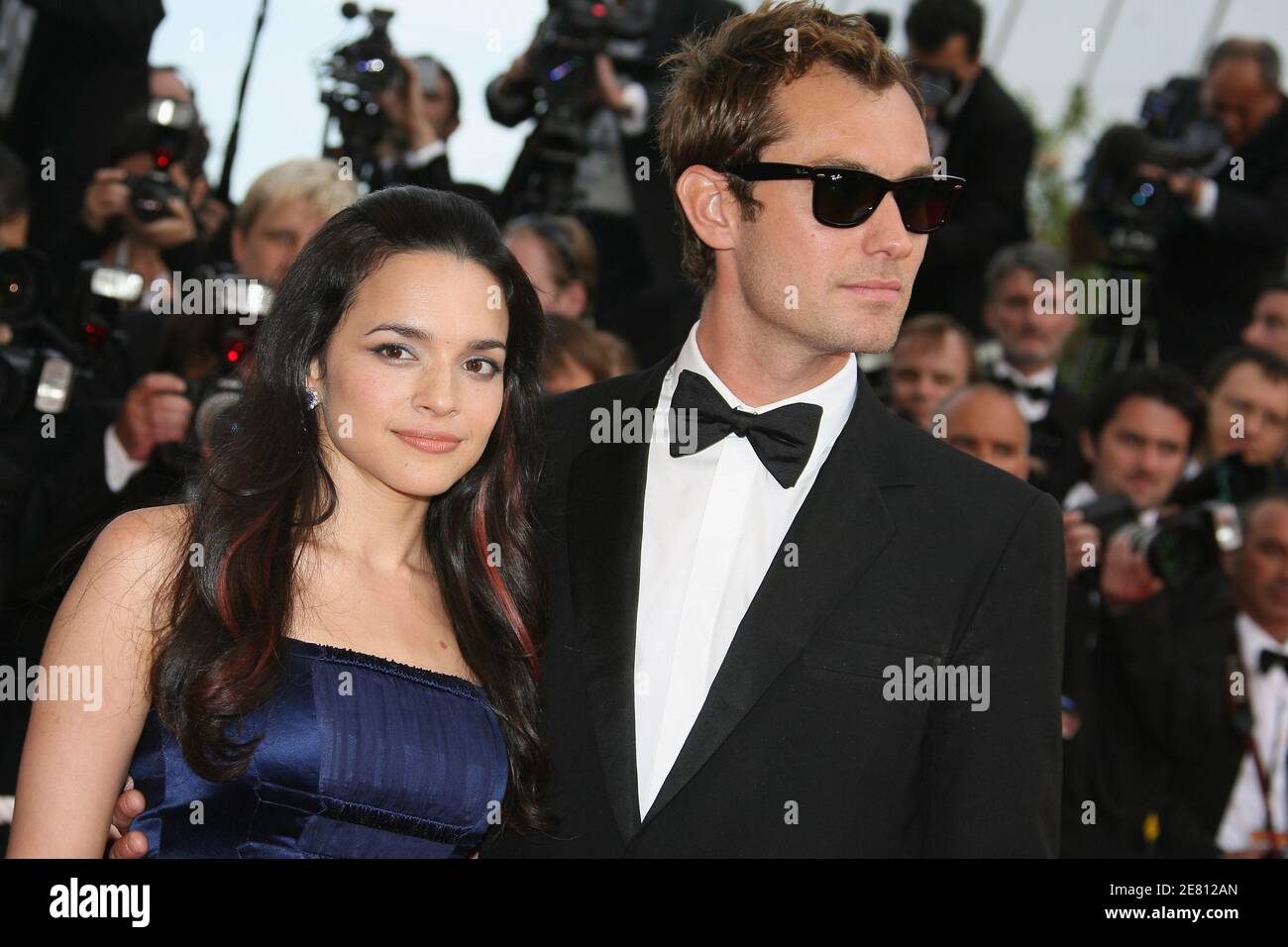 Les membres du casting de l'acteur britannique Jude Law et Norah Jones arrivent à la projection du film de Wong Kar Wai 'My Blueberry Nights' présenté en compétition et inaugurent le 60ème Festival international du film de Cannes, France, le 16 mai 2007. Photo de Hahn-Nebinger-Orban/ABACAPRESS.COM Banque D'Images