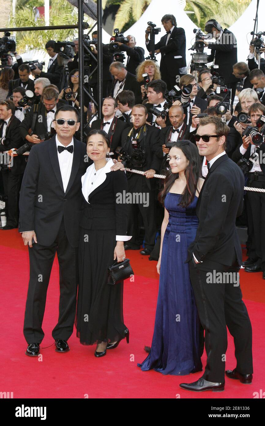 Wong Kar Wai, Norah Jones et Jude Law arrivent à la projection du film de Wong Kar Wai 'My Blueberry Nights' présenté en compétition et inaugurent le 60ème Festival international du film de Cannes, France, le 16 mai 2007. Photo de Hahn-Nebinger-Orban/ABACAPRESS.COM Banque D'Images