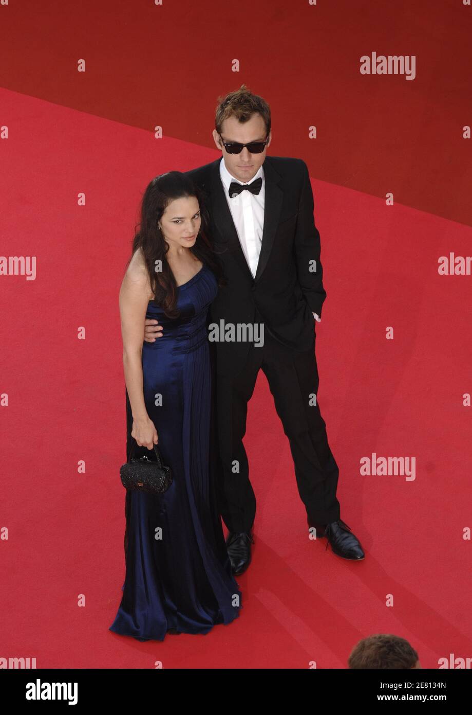 Norah Jones et Jude Law arrivent à la projection du film de Wong Kar Wai 'My Blueberry Nights' présenté en compétition et inaugurent le 60ème Festival international du film de Cannes, France, le 16 mai 2007. Photo par ABACAPRESS.COM Banque D'Images