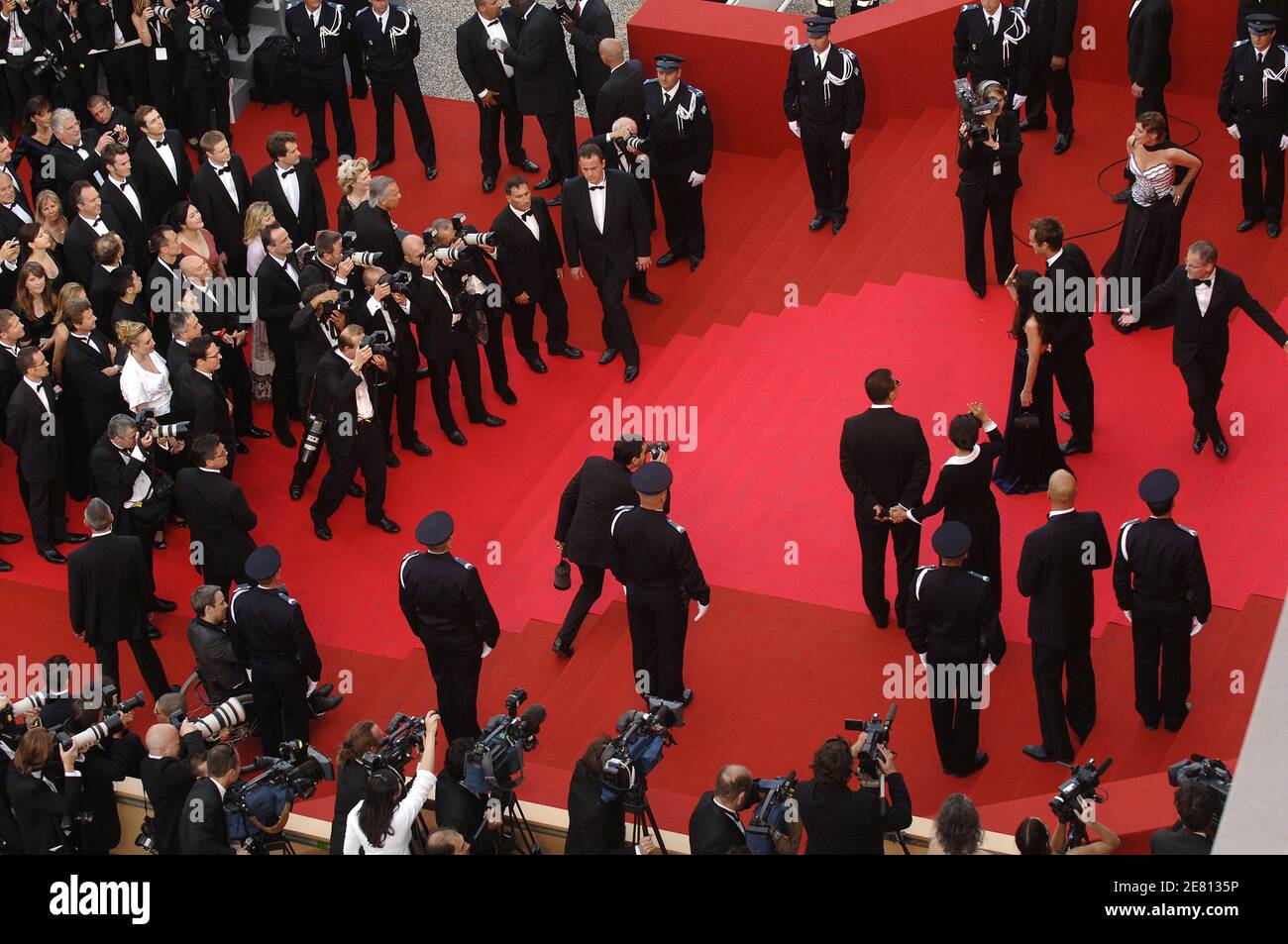 Les membres du casting de l'acteur britannique Jude Law et Norah Jones arrivent à la projection du film de Wong Kar Wai 'My Blueberry Nights' présenté en compétition et inaugurent le 60ème Festival international du film de Cannes, France, le 16 mai 2007. Photo par ABACAPRESS.COM Banque D'Images