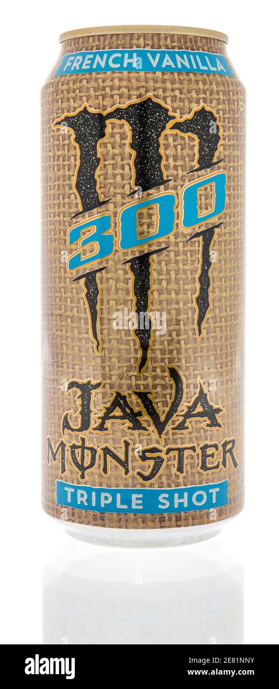 Winneconne, WI -12 janvier 2021: Une CAN de Monster 300 Java triple shot  café sur un fond isolé Photo Stock - Alamy