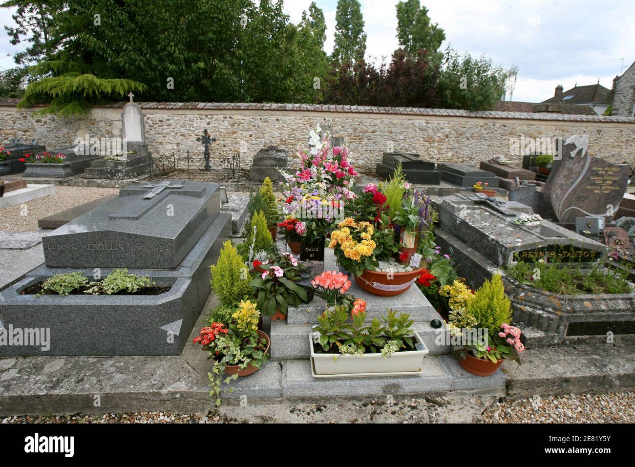 Tombe De L'actrice Autrichienne Romy Schneider Et De Son Fils David ...