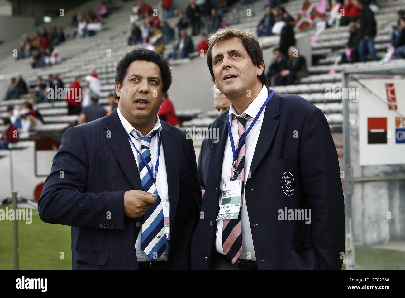 Max Guazzini, président de Stade Francais, et Serge Blanco, président de la  Ligue française de rugby, lors de la demi-finale du Top 14 du rugby, Stade  Francais contre Biarritz, au stade 'Chaban