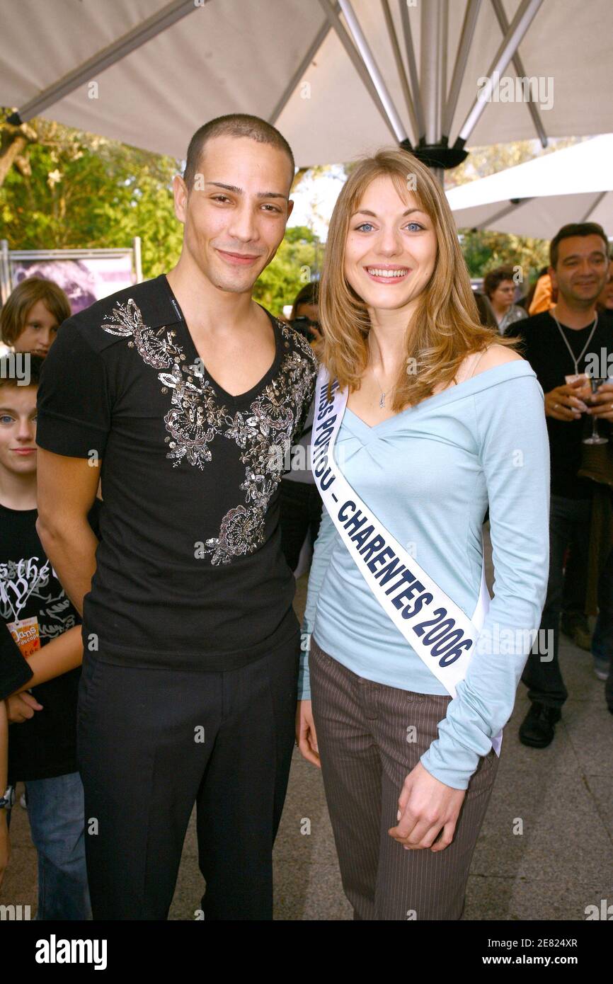 Steevy Boulay Et Carine Bissirier Mlle Poitou Charente Assistent Au e Anniversaire Du Futuroscope A Poitiers France Le 2 Juin 07 Photo De Mousse Abacapress Com Photo Stock Alamy