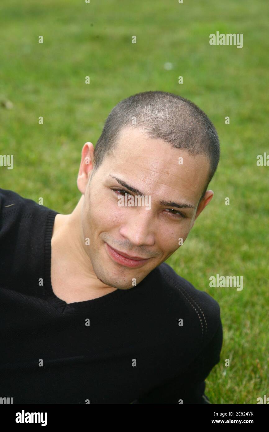 Steevy Boulay Pose Pendant Le e Anniversaire Du Futuroscope A Poitiers En France Le 2 Juin 07 Photo De Mousse Abacapress Com Photo Stock Alamy