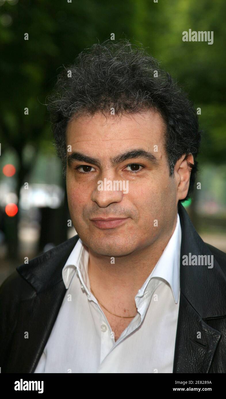 Raphaël Mezrahi participe à la première fête de la Fondation Culture et Diversite qui s'est tenue au Théâtre rond-point des champs Elysées à Paris, France, le 4 juin 2007. Photo de Denis Guignebourg/ABACAPRESS.COM Banque D'Images