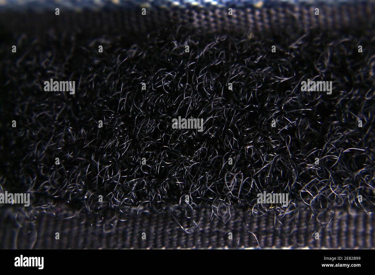 Structure en tissu acrylique, couleur noire, gros plan macro horizontal détail de la composition des boucles. Banque D'Images
