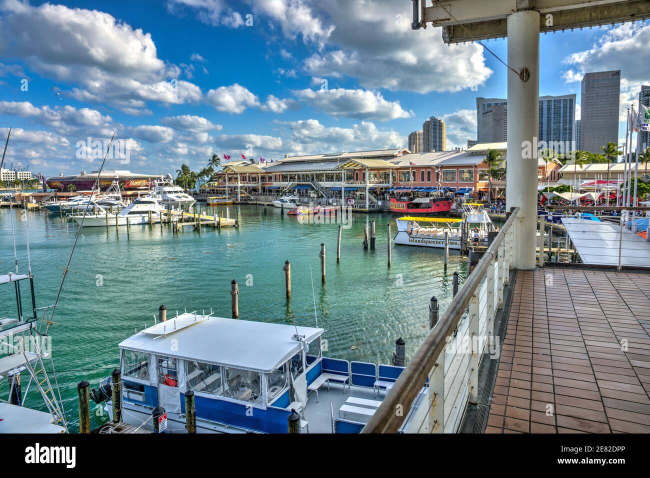 Le port de plaisance est situé au marché Bayfront, sur Biscayne Bay, à Miami, en Floride. Banque D'Images