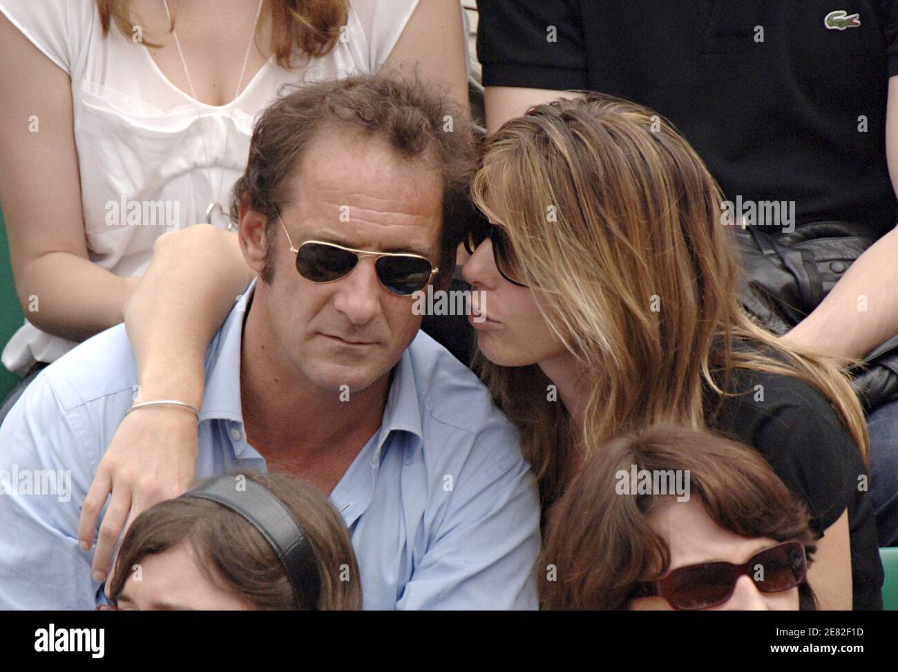 L'acteur Vincent Lindon et sa petite amie Caroline assistent aux demi