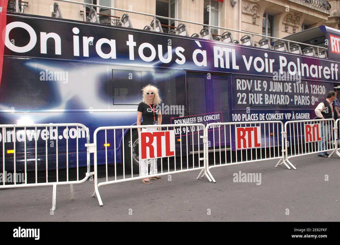 Atmosphère en dehors de RTL, où le 'Polnarencontre', une interview en direct  et un mini concert, a eu lieu au siège de la station de radio RTL à Paris,  en France, le