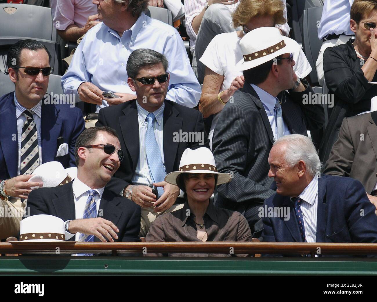Le Prince Felipe d'Espagne, Jaime de Marichalar et le président de la FFT  Christian Bimes participent au match final masculin du tournoi de tennis  Open de France au stade Roland Garros à