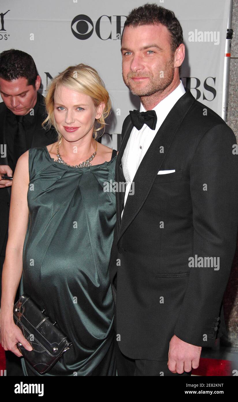 Naomi Watts Et Son Nouveau Compagnon Naomi Watts et Liev Schreiber, comédiens époux et épouse, assistent aux  Tony Awards 2007 qui se sont tenus à l'hôtel de ville de radio à New York,  NY, USA, le 10 juin