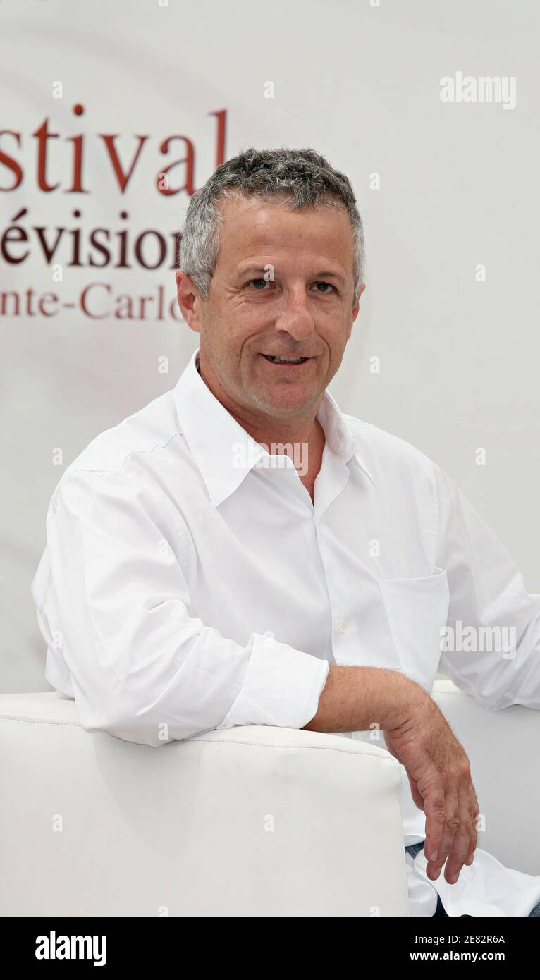 L Acteur Francais Christian Charmentant De L Emission De Television Francaise Famille D Accueil Pose Pour Des Photos Au Forum Grimaldi Lors Du 47e Festival De Television De Monte Carlo A Monaco Le 14 Juin 2007