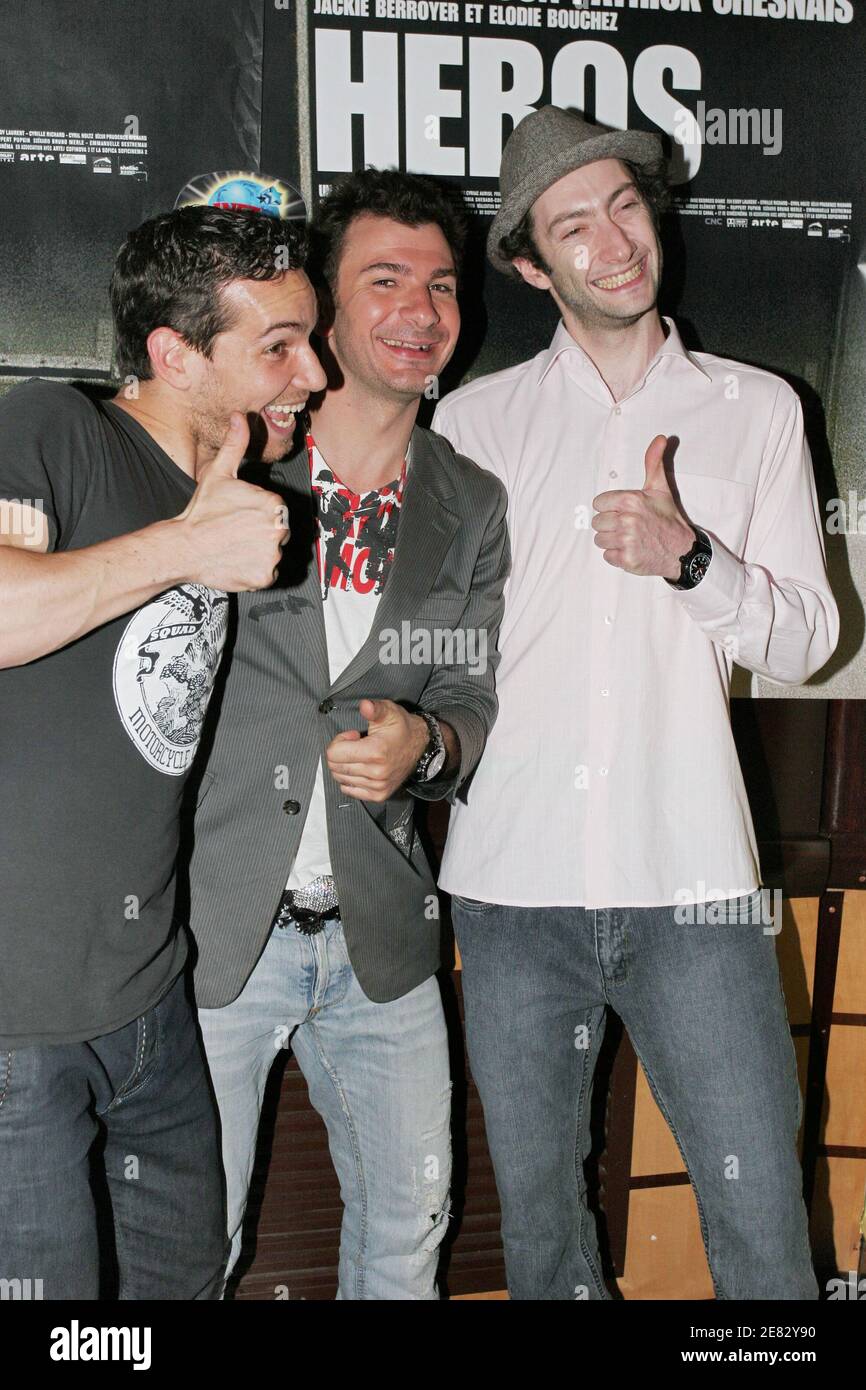 Les acteurs français Benjamin Morgaine, Michael Youn et Vincent Desagnat assistent à la première « Heros » au restaurant Planet Hollywood, à Paris, en France, le 18 juin 2007. Photo de Benoit Pinguet/ABACAPRESS.COM Banque D'Images