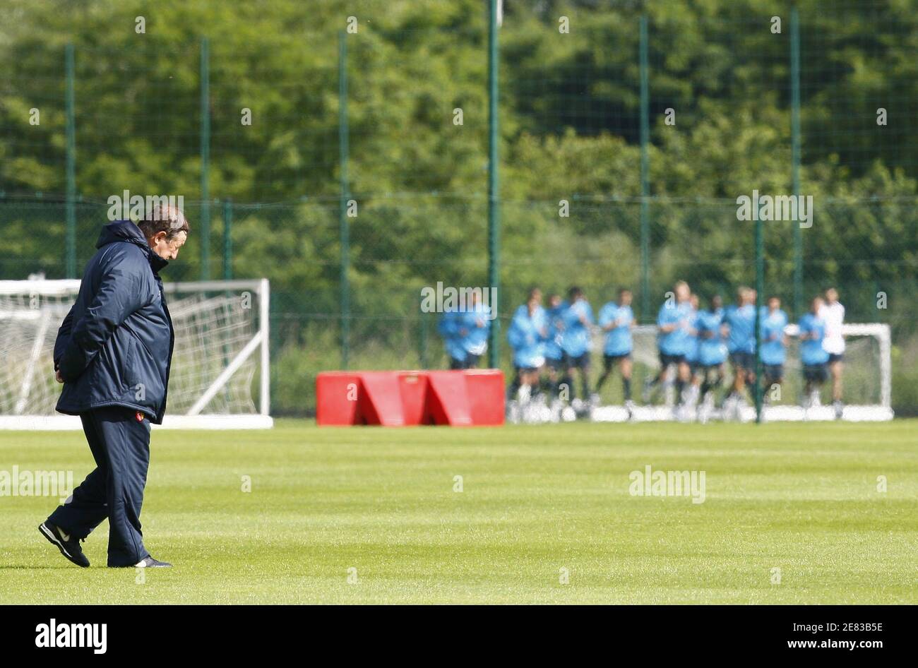 Guy Roux, entraîneur de Lens, lors d'une session de formation à Lens ...